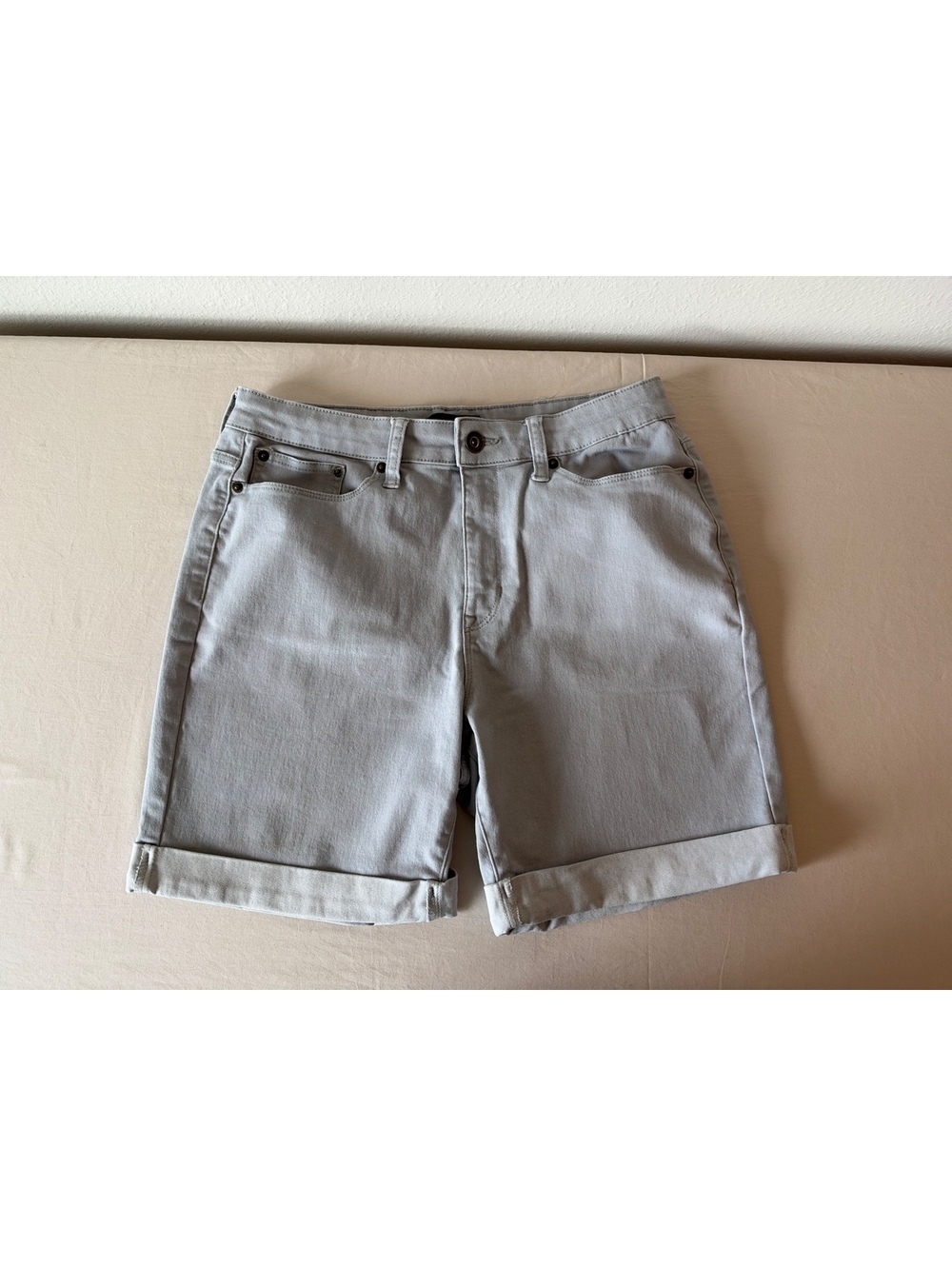 DKNY Jeans Women's Size 10 Light Gray Casual Shorts